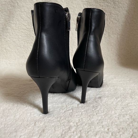 Black ankle booties - Picture 4 of 9